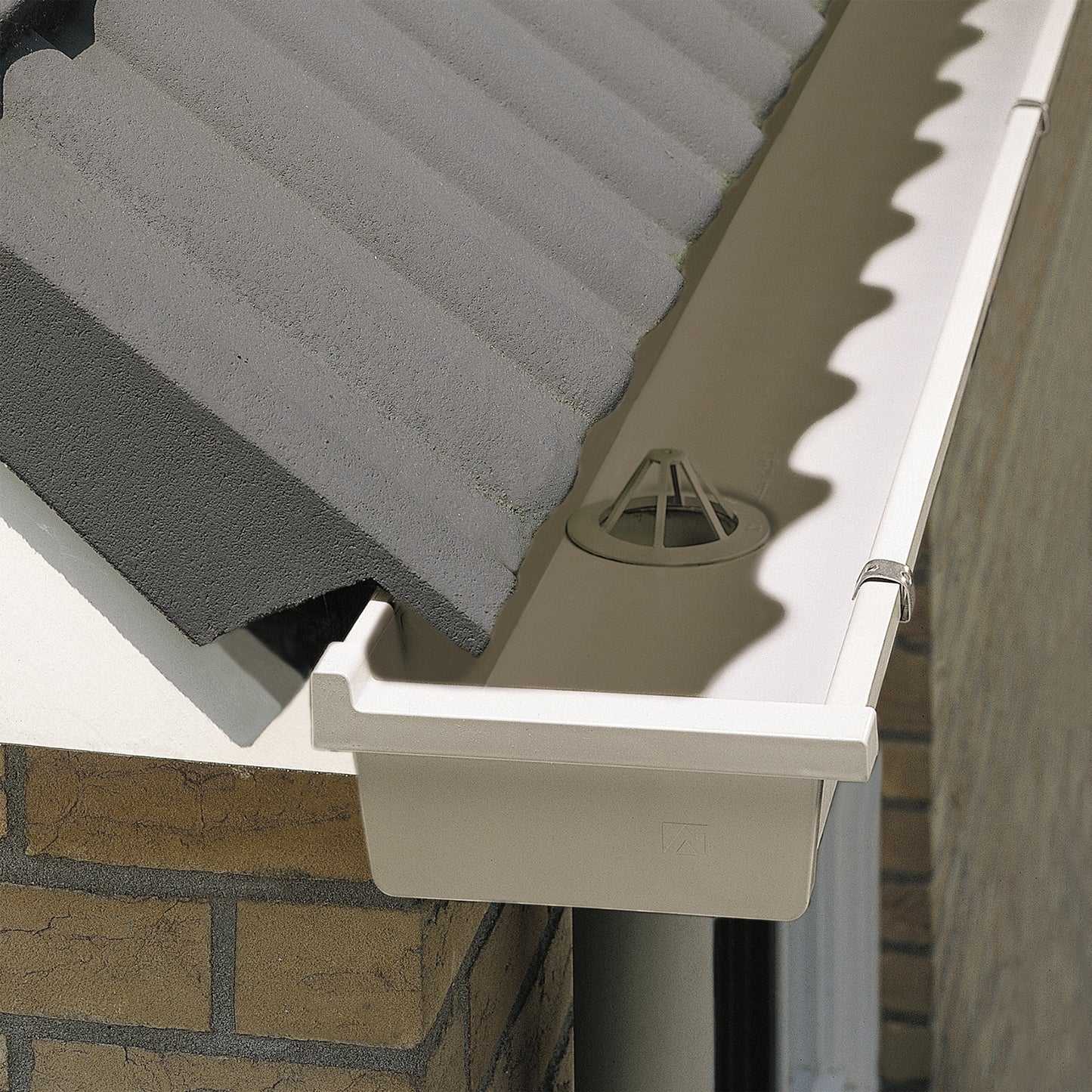 Rawinso box gutter, polyester, light grey, RAL 7035, l = 6 m, 170 mm
